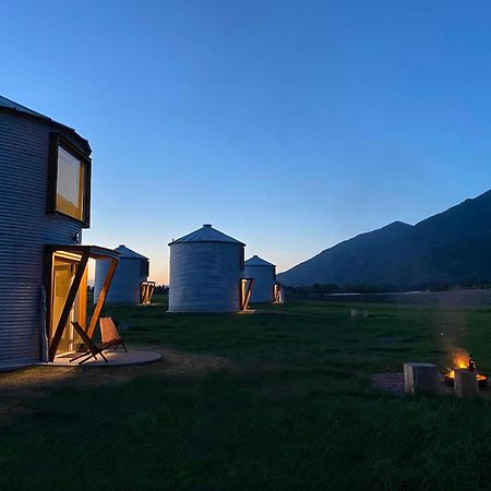 Clark Farm Silos - 5 Silo Mountain View Retreat 卡利斯佩尔 外观 照片