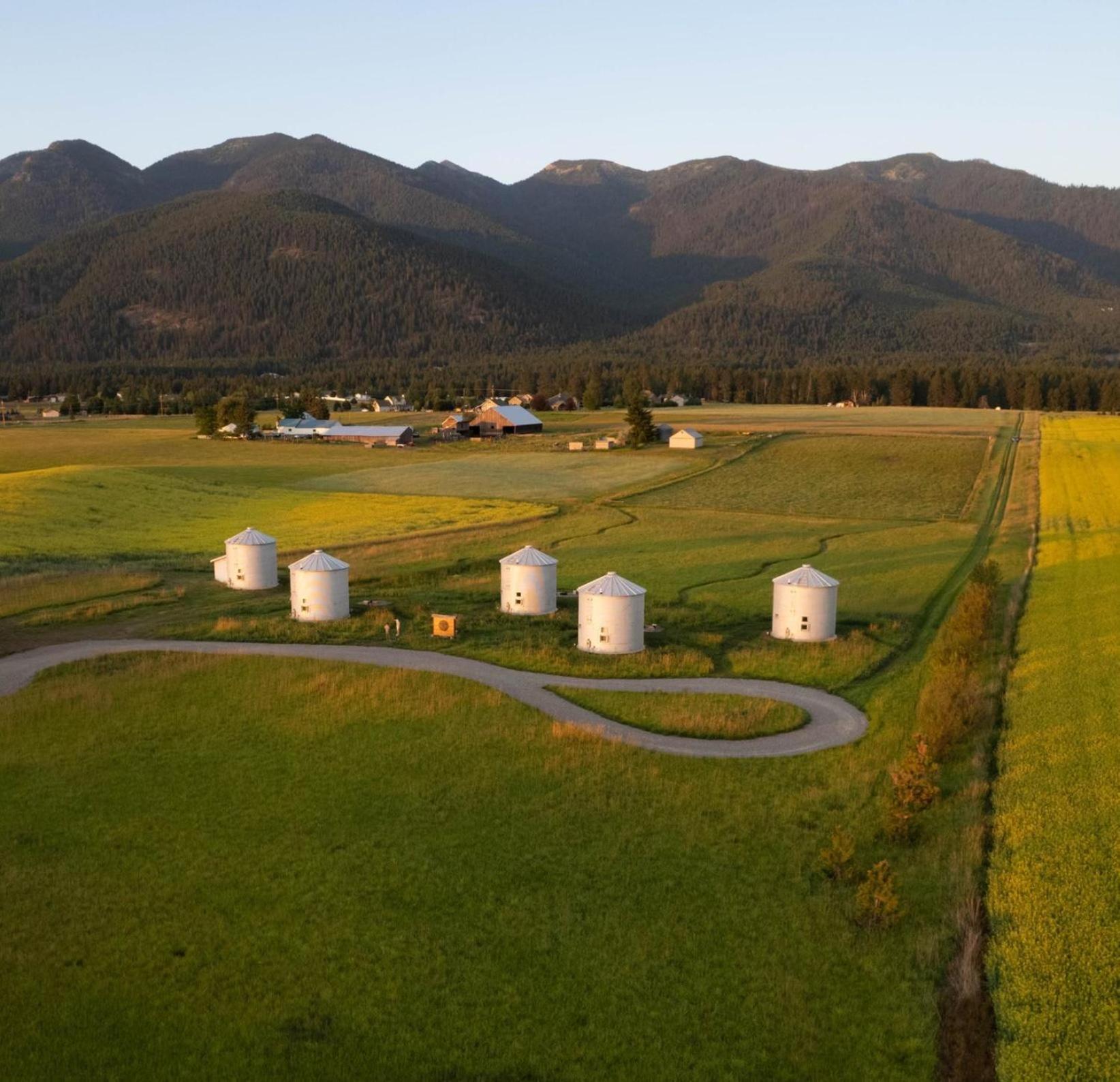 Clark Farm Silos - 5 Silo Mountain View Retreat 卡利斯佩尔 外观 照片