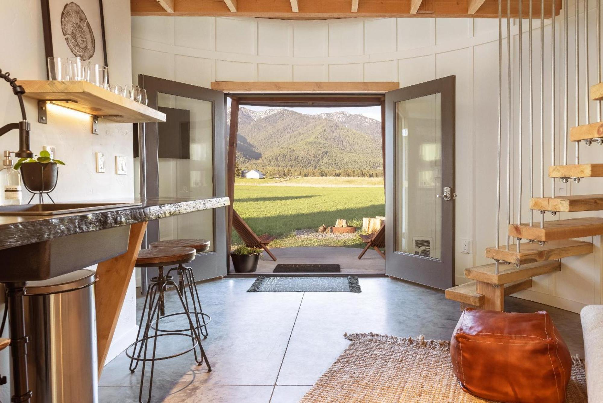 Clark Farm Silos - 5 Silo Mountain View Retreat 卡利斯佩尔 外观 照片